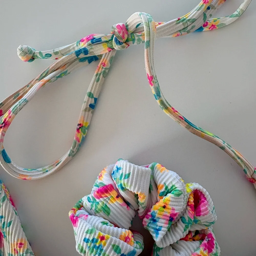 Kulani Kinis Ribbed Floral Bikini Set 2XL Scrunchie - Picture 3 of 3